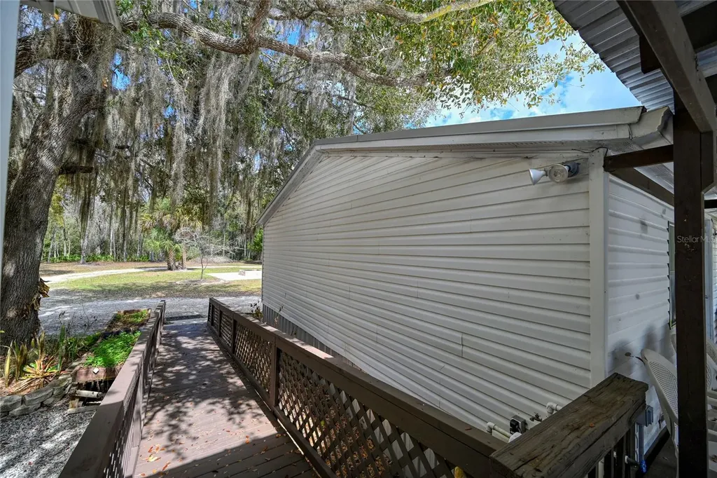 5011 SE 193rd Place Inglis FL 34449