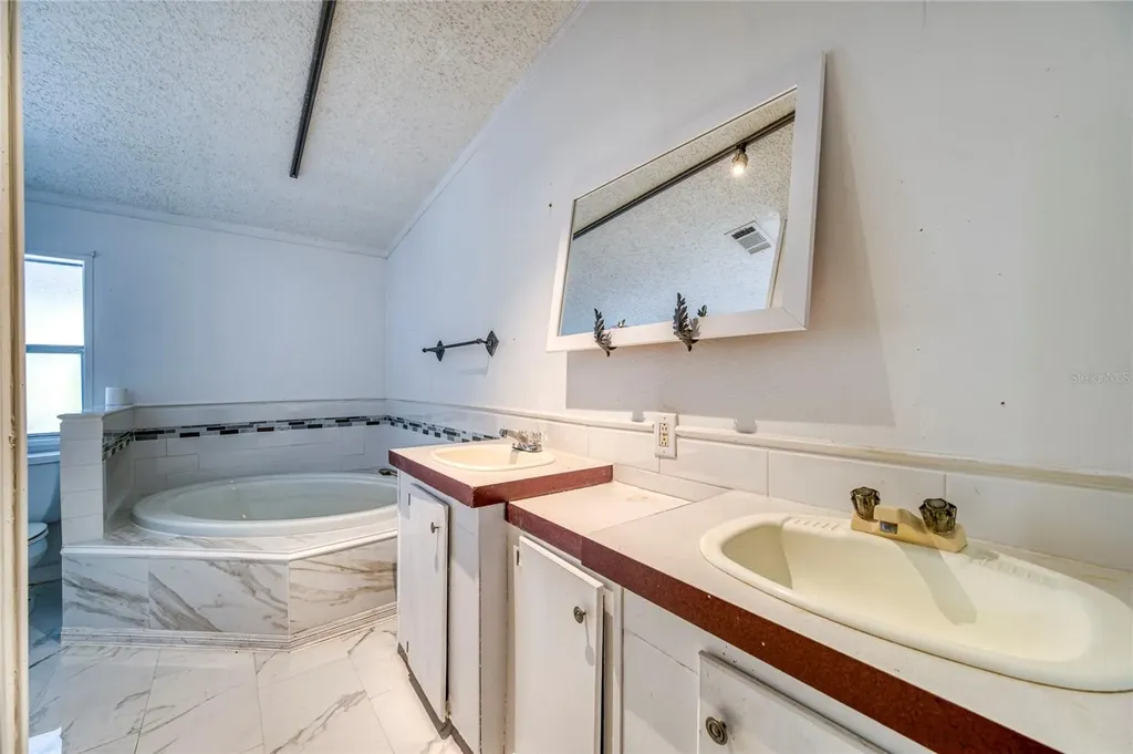 5011 SE 193rd Place Inglis FL 34449