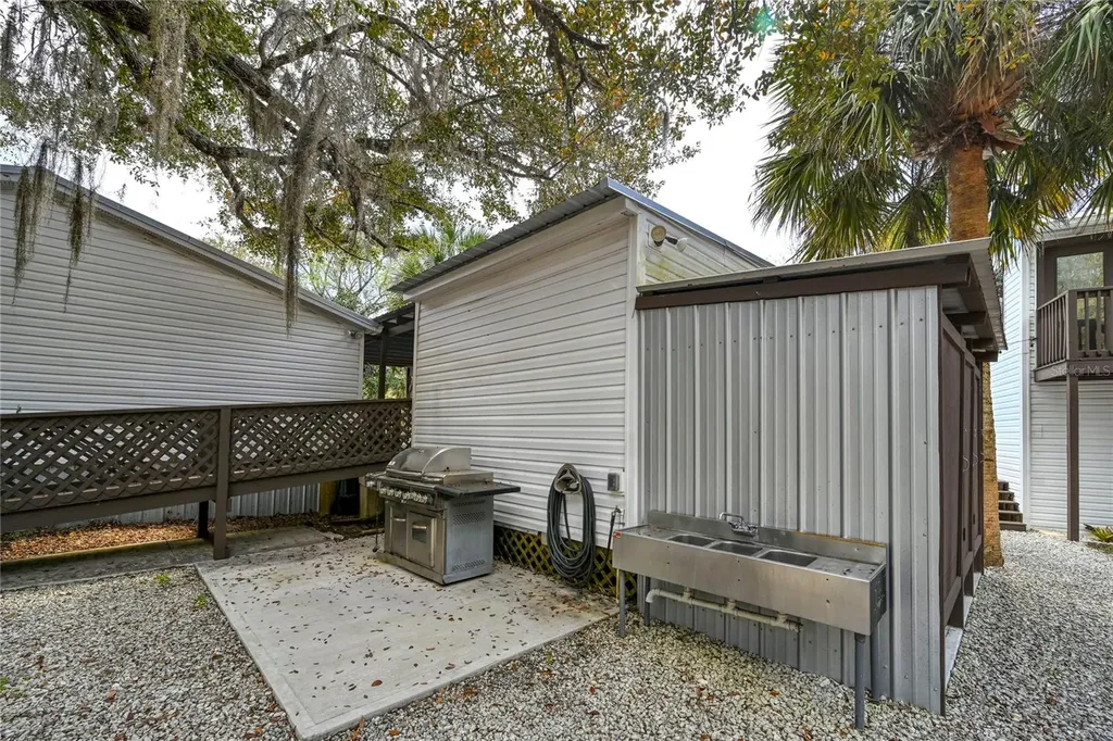 5011 SE 193rd Place Inglis FL 34449