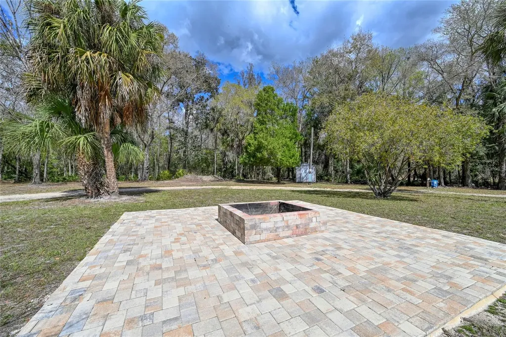 5011 SE 193rd Place Inglis FL 34449