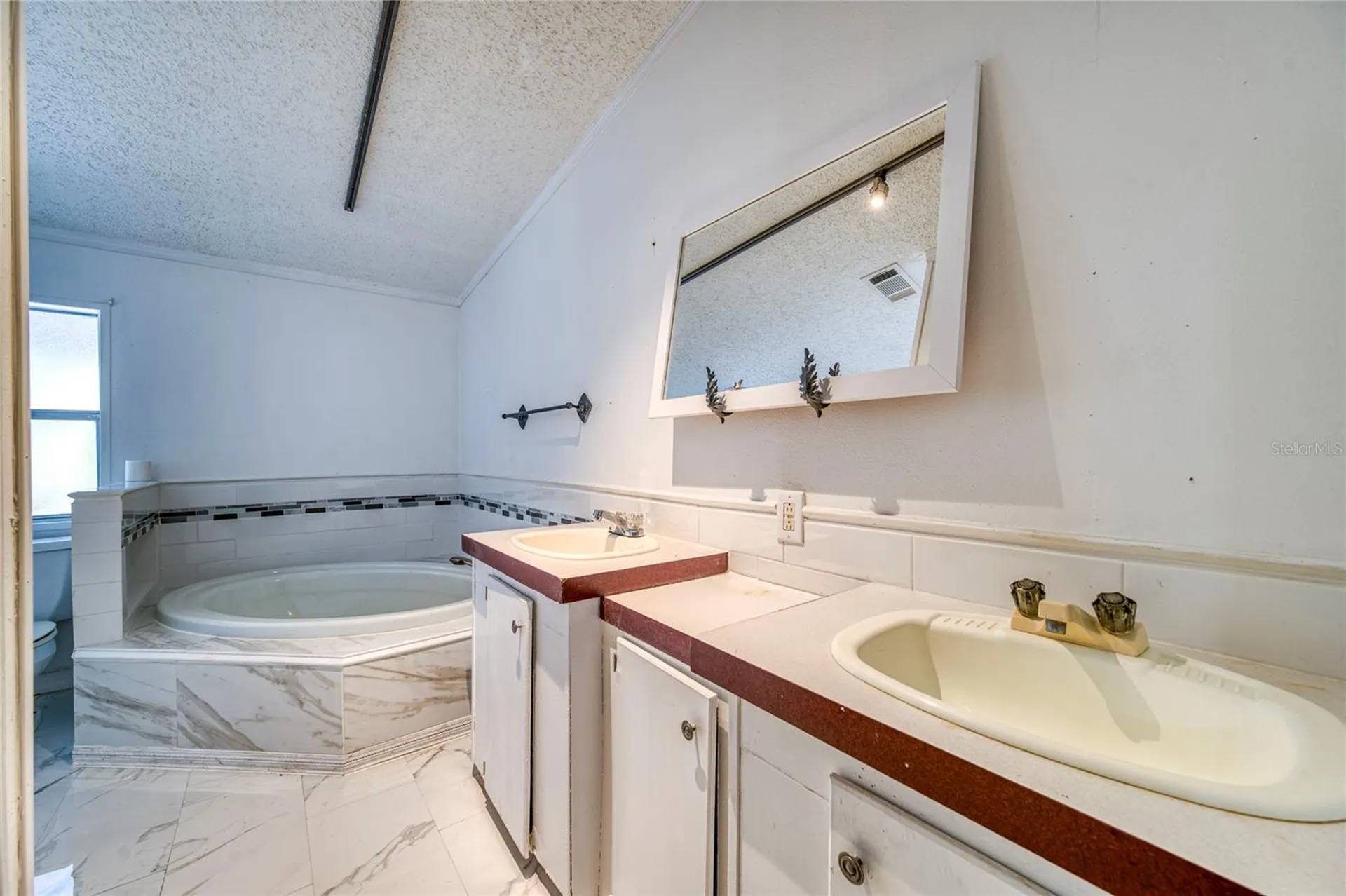 5011 SE 193rd Place Inglis FL 34449