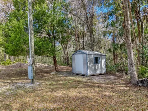 5011 SE 193rd Place Inglis FL 34449