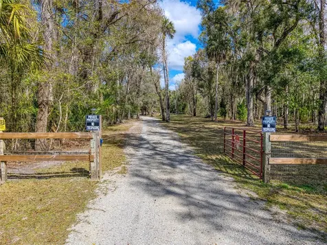 5011 SE 193rd Place Inglis FL 34449