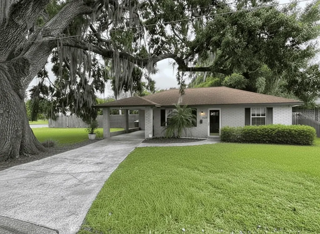 1413 Orange Avenue Tavares FL 32778