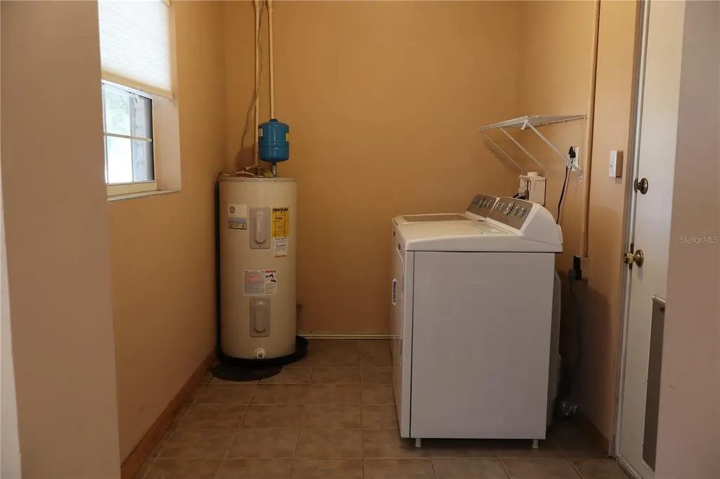 1413 Orange Avenue Tavares FL 32778