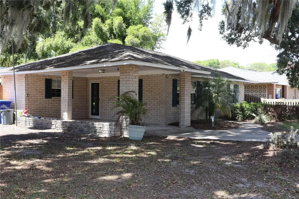 1413 Orange Avenue Tavares FL 32778