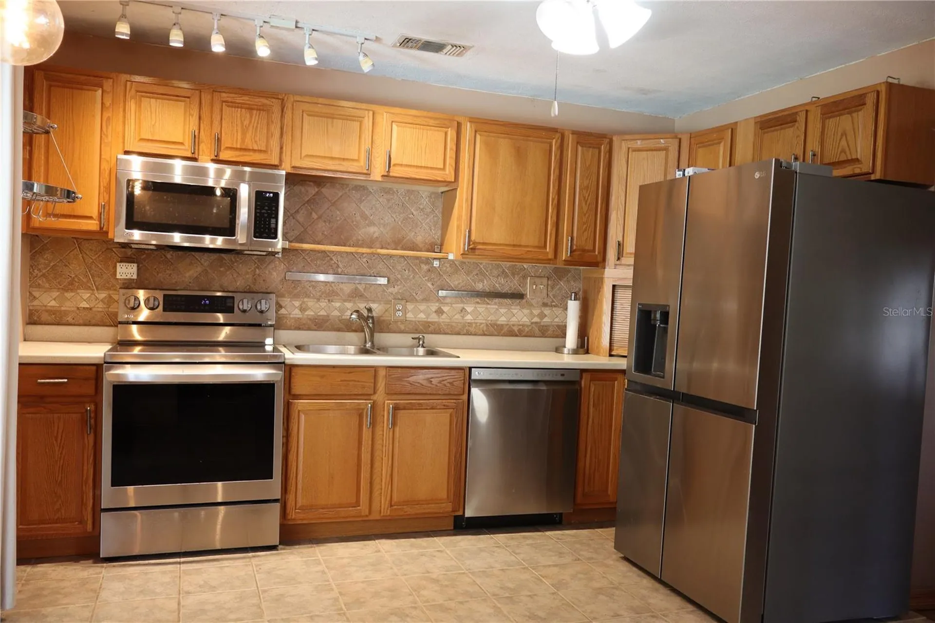 1413 Orange Avenue Tavares FL 32778