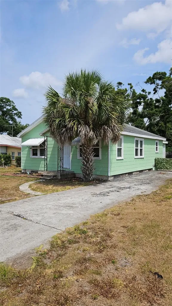 3825 49th Avenue N St Petersburg FL 33714