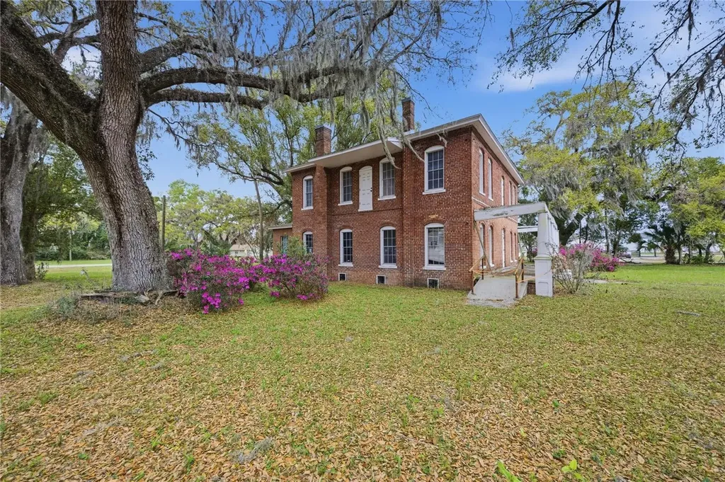 120 N Main Street Bushnell FL 33513