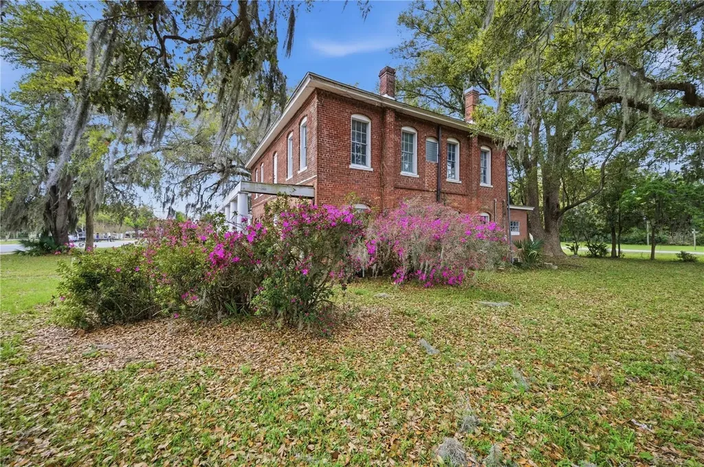 120 N Main Street Bushnell FL 33513