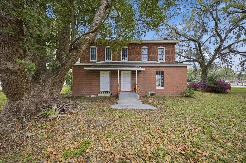 120 N Main Street Bushnell FL 33513