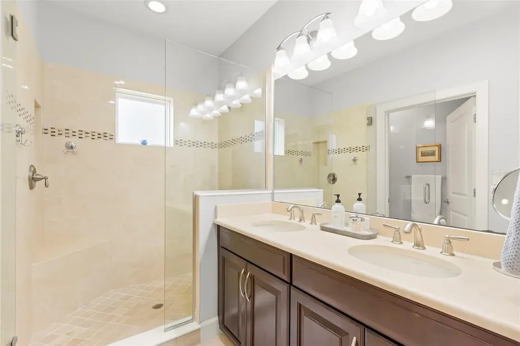 5918 Anchorage Way S St Petersburg FL 33712