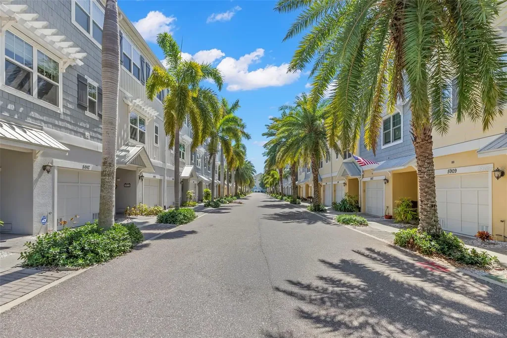 5918 Anchorage Way S St Petersburg FL 33712