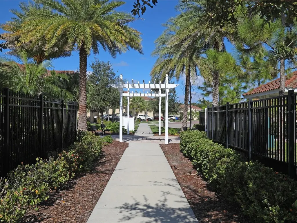 8363 Enclave Way Sarasota FL 34243