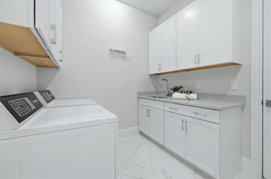 8352 Sea Glass Court Sarasota FL 34240
