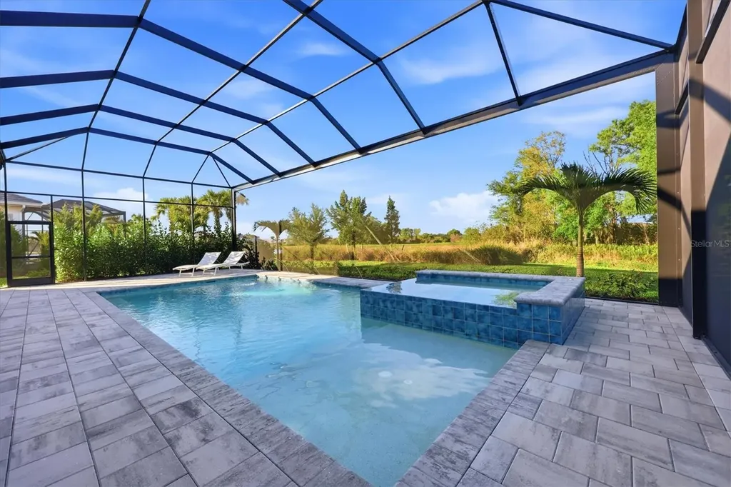 8352 Sea Glass Court Sarasota FL 34240