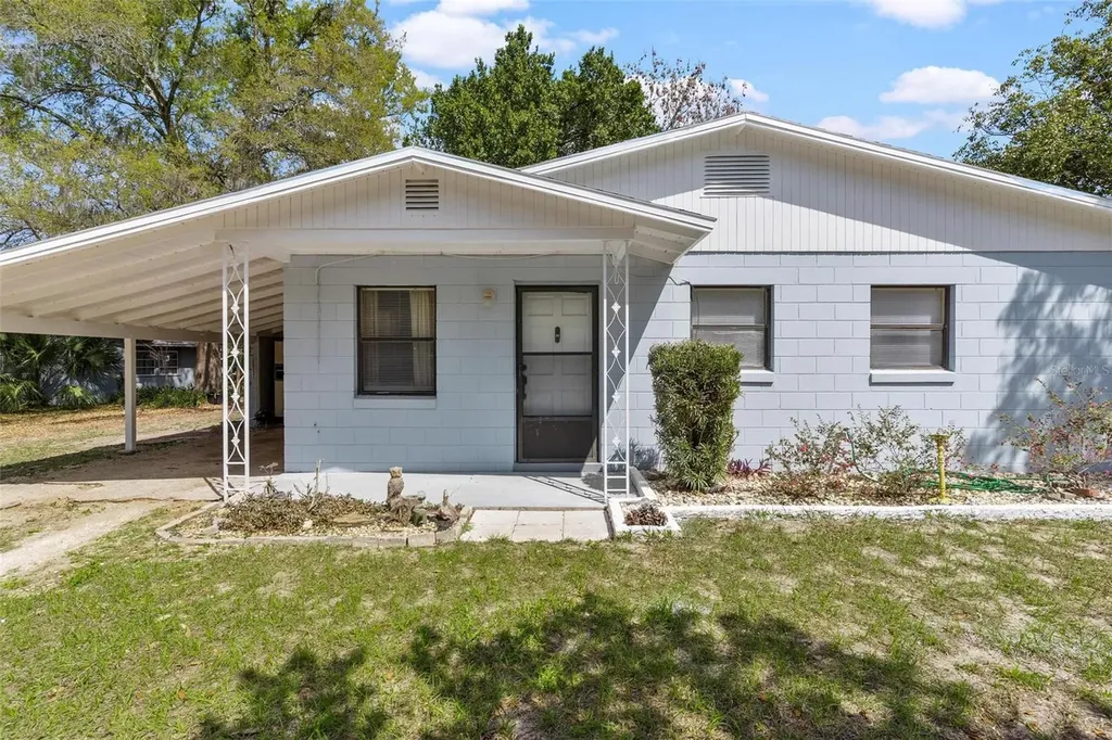 501 Poinsettia Avenue Fruitland Park FL 34731