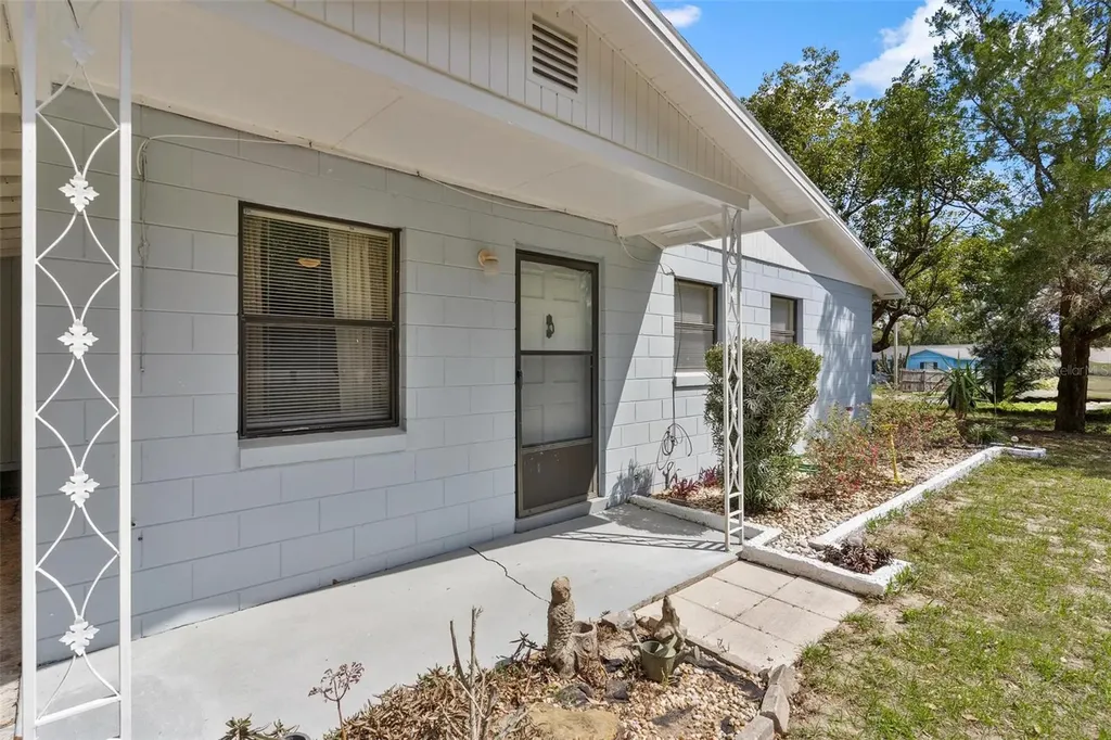 501 Poinsettia Avenue Fruitland Park FL 34731