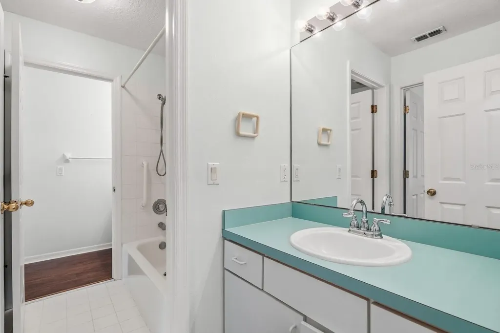 10116 Facet Court Orlando FL 32836