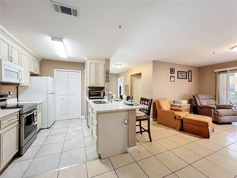 5471 Vineland Road Orlando FL 32811