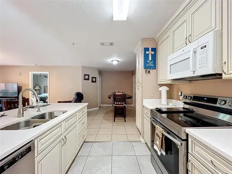 5471 Vineland Road Orlando FL 32811