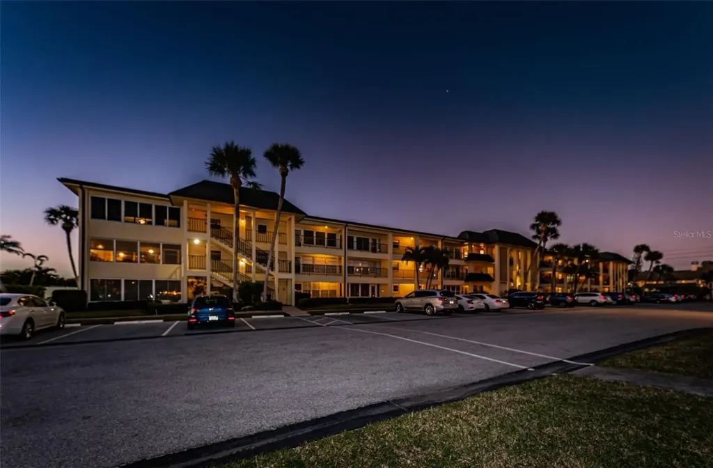 4700 Cove Circle St Petersburg FL 33708