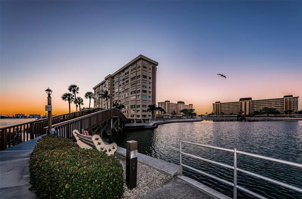 4700 Cove Circle St Petersburg FL 33708