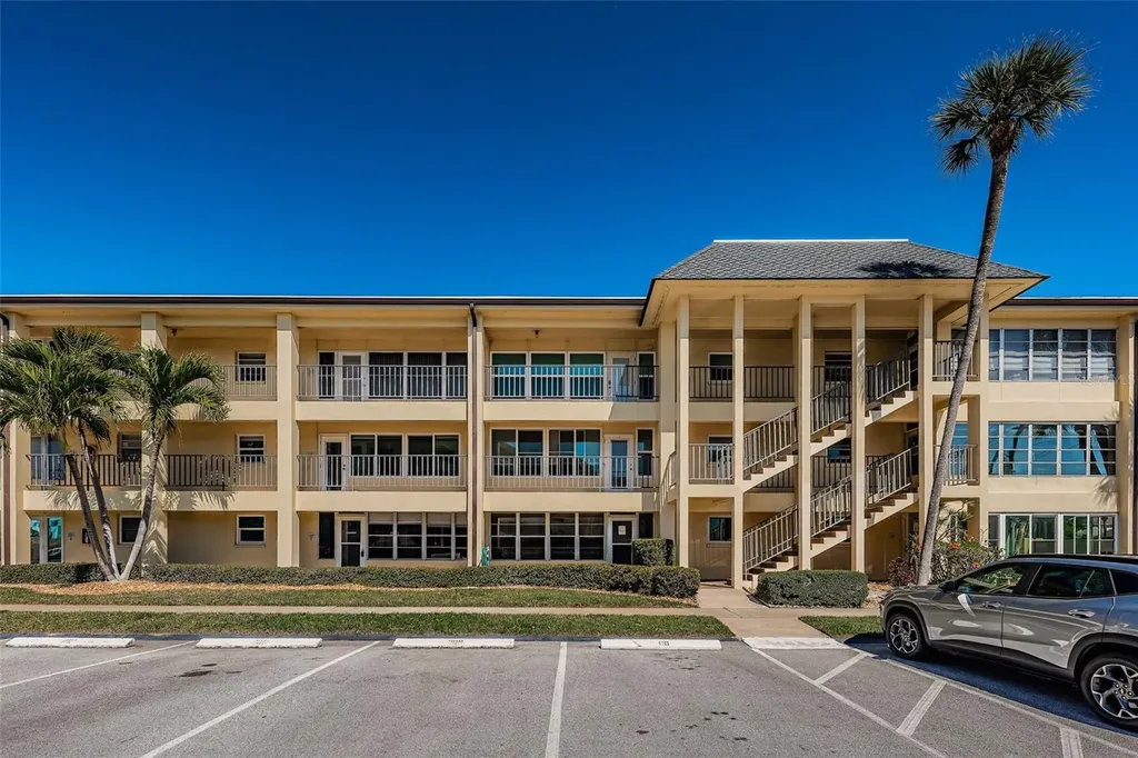 4700 Cove Circle St Petersburg FL 33708