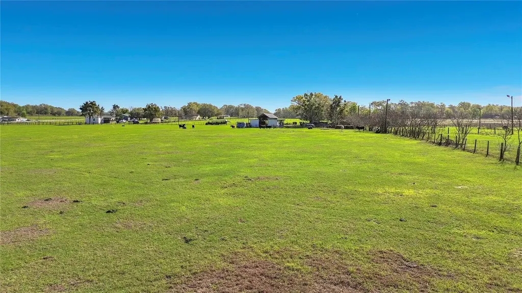 855 NE 107th Road Oxford FL 34484