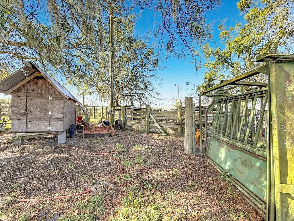855 NE 107th Road Oxford FL 34484