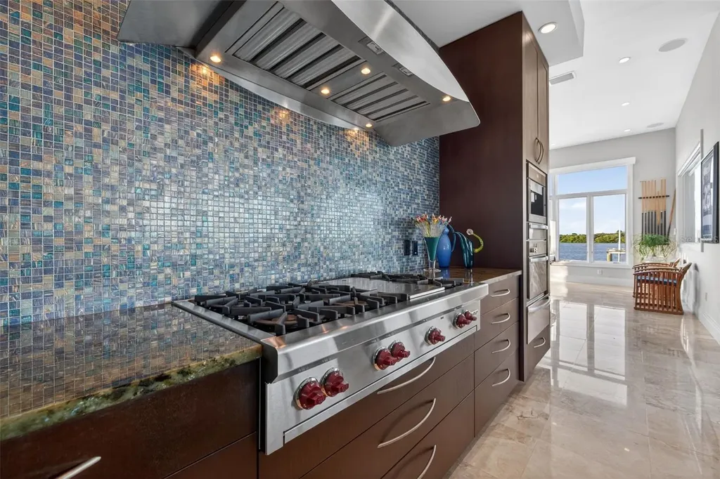 2279 Mermaid Point NE St Petersburg FL 33703