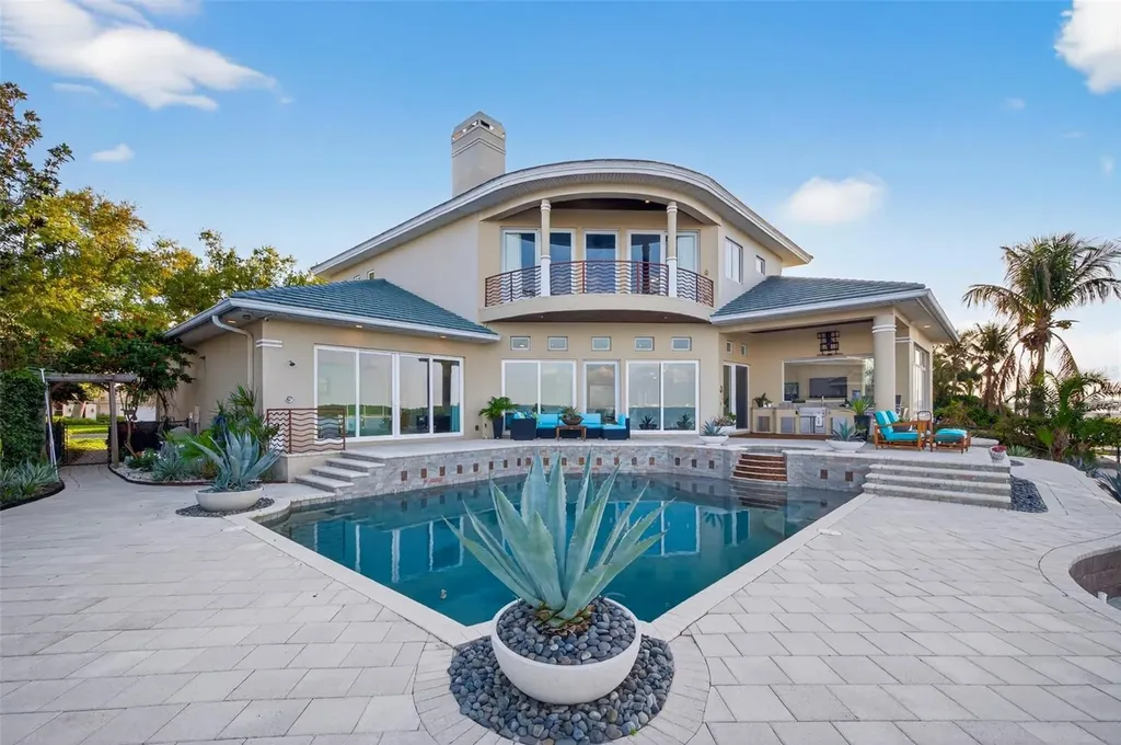 2279 Mermaid Point NE St Petersburg FL 33703