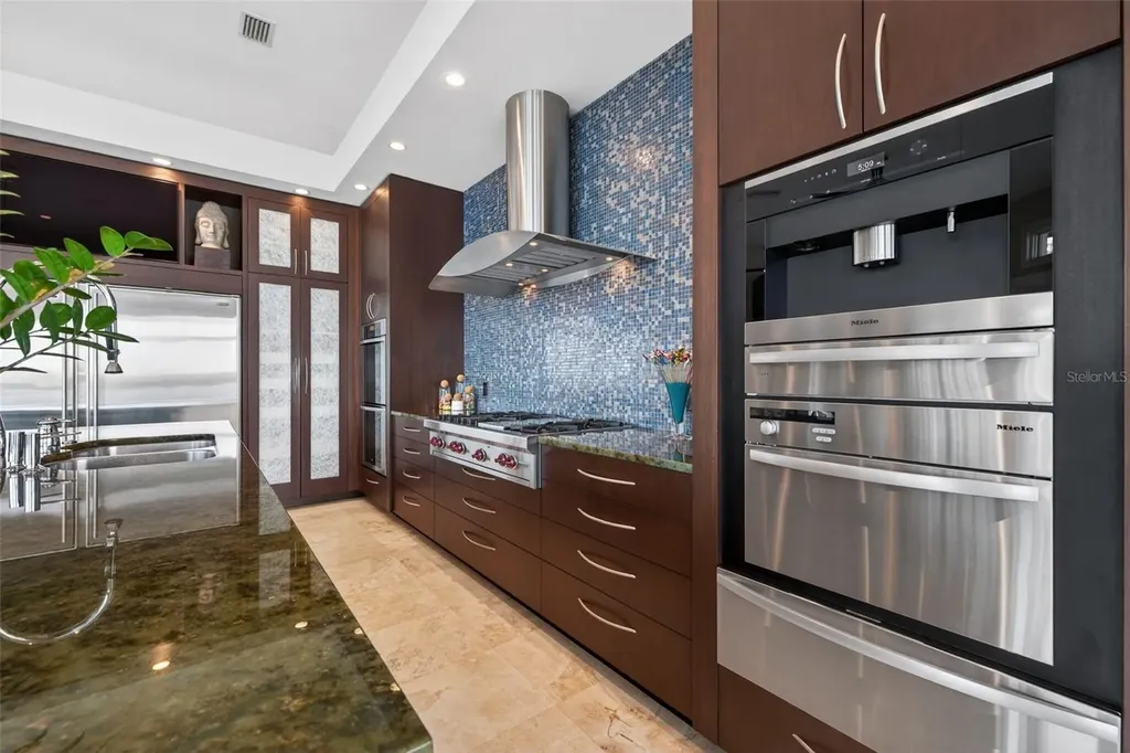 2279 Mermaid Point NE St Petersburg FL 33703