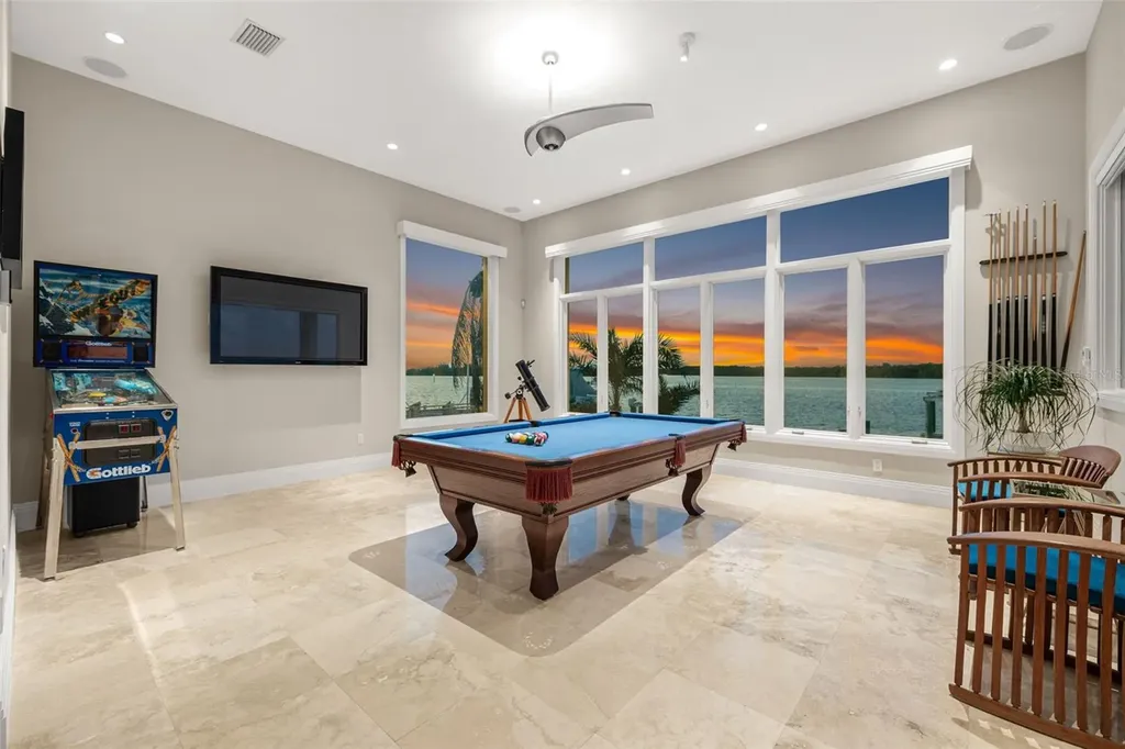2279 Mermaid Point NE St Petersburg FL 33703