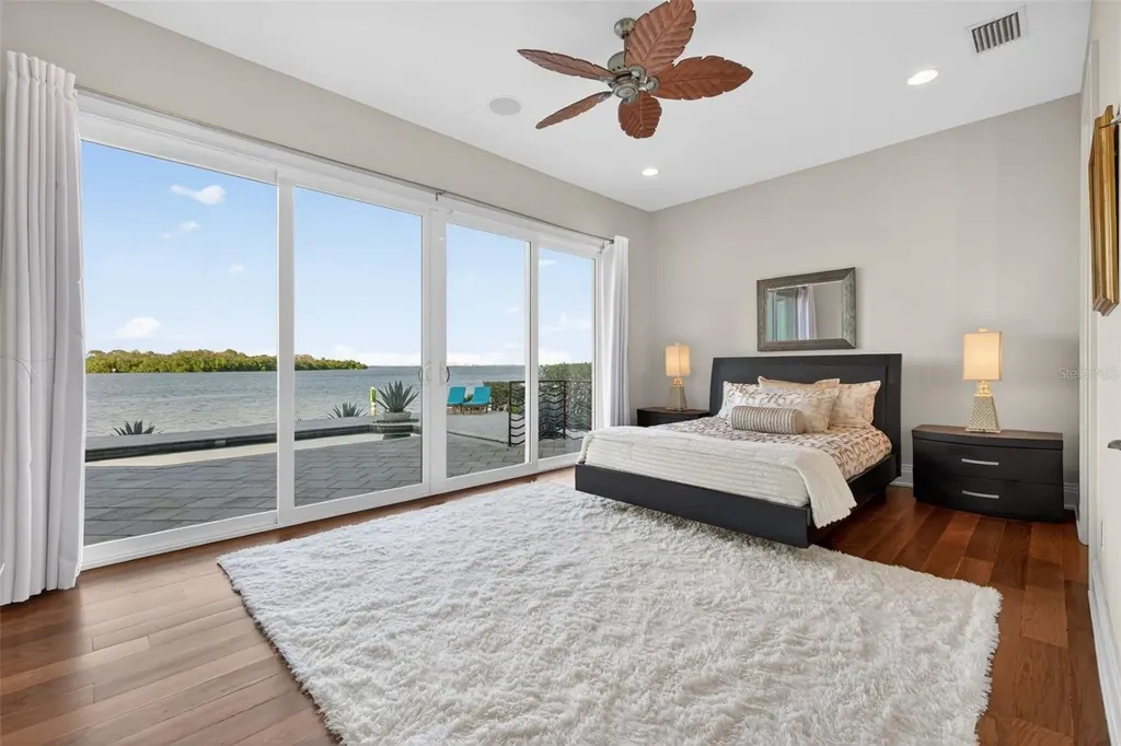 2279 Mermaid Point NE St Petersburg FL 33703