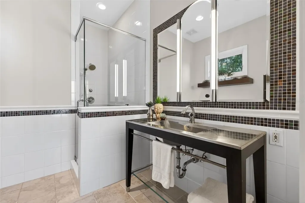2279 Mermaid Point NE St Petersburg FL 33703