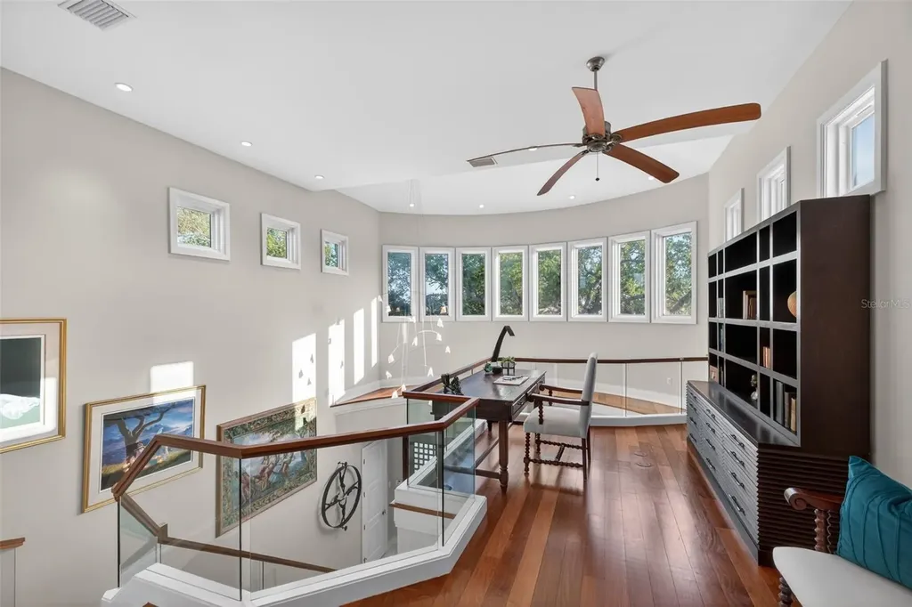 2279 Mermaid Point NE St Petersburg FL 33703