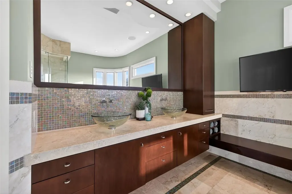 2279 Mermaid Point NE St Petersburg FL 33703