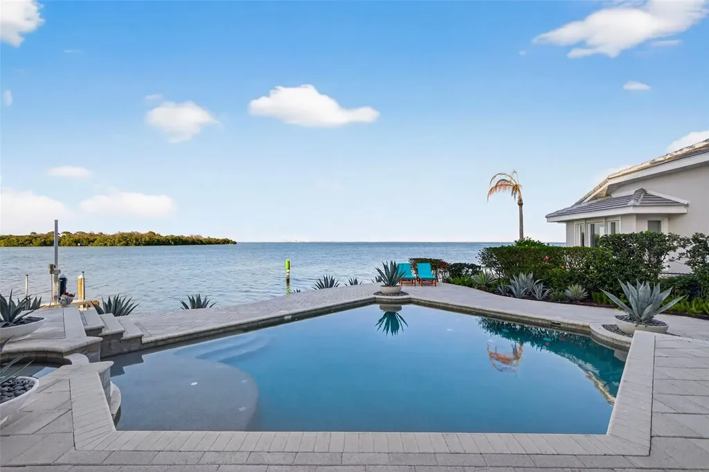 2279 Mermaid Point NE St Petersburg FL 33703