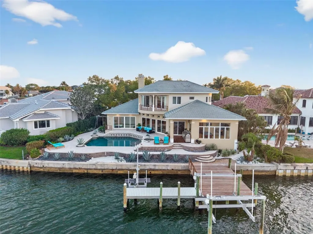 2279 Mermaid Point NE St Petersburg FL 33703