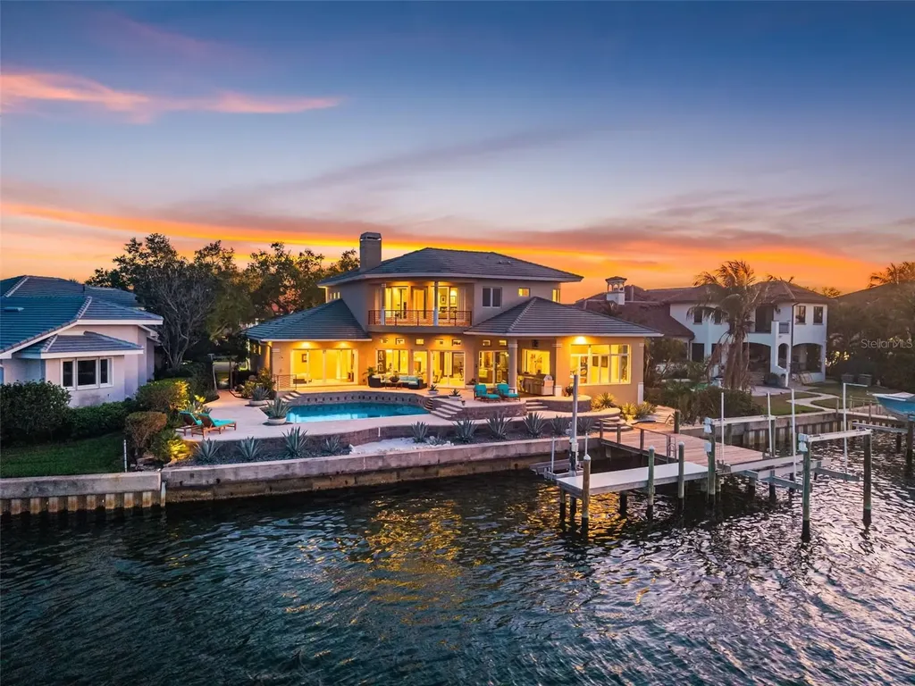 2279 Mermaid Point NE St Petersburg FL 33703