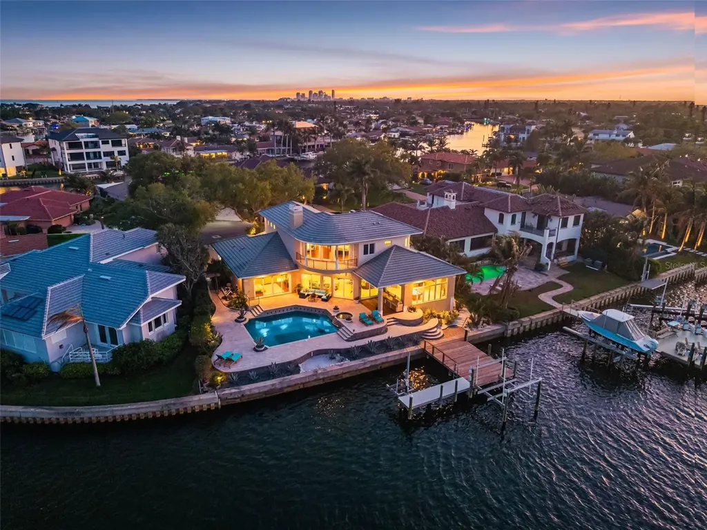 2279 Mermaid Point NE St Petersburg FL 33703