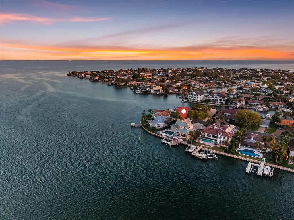 2279 Mermaid Point NE St Petersburg FL 33703