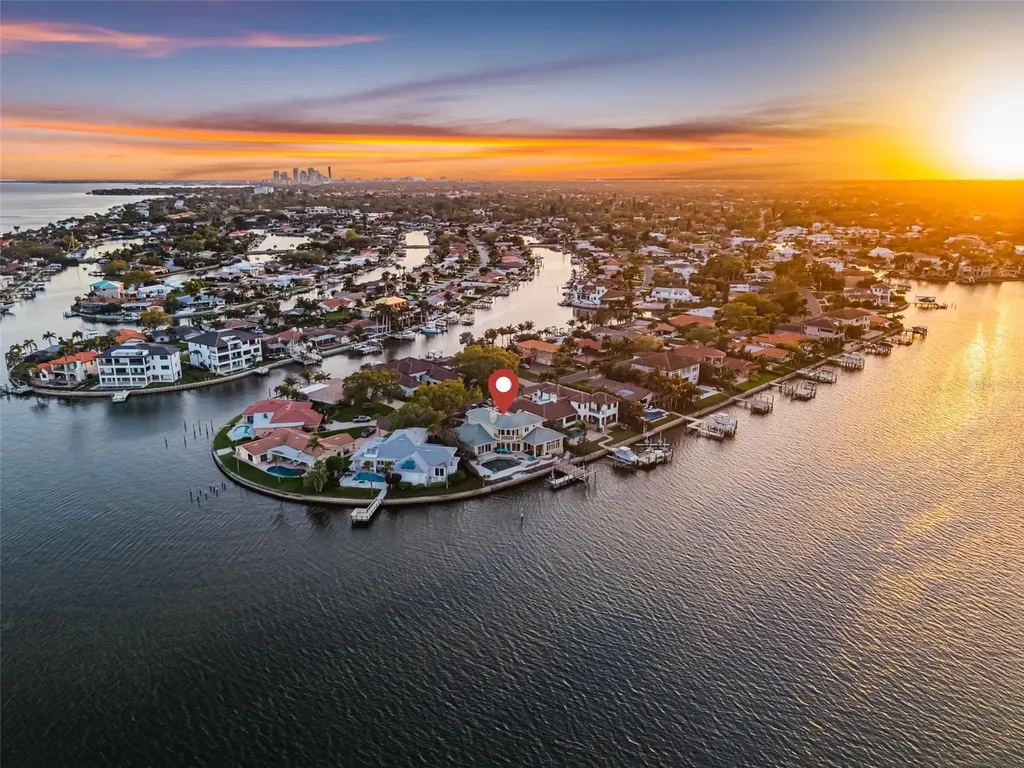 2279 Mermaid Point NE St Petersburg FL 33703