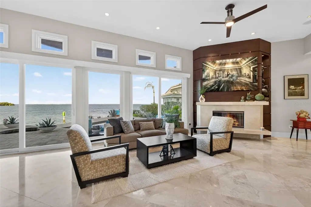 2279 Mermaid Point NE St Petersburg FL 33703