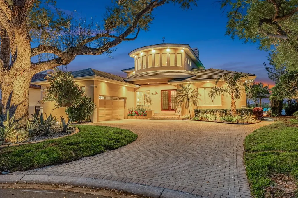 2279 Mermaid Point NE St Petersburg FL 33703