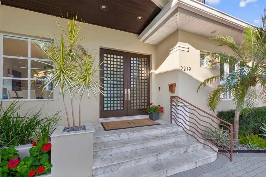 2279 Mermaid Point NE St Petersburg FL 33703