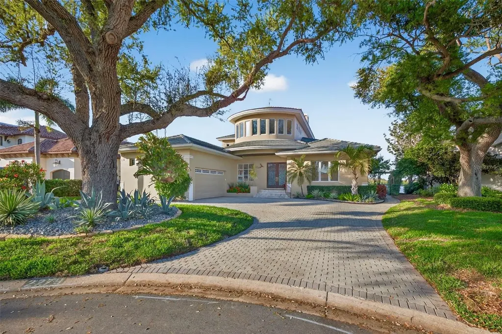 2279 Mermaid Point NE St Petersburg FL 33703