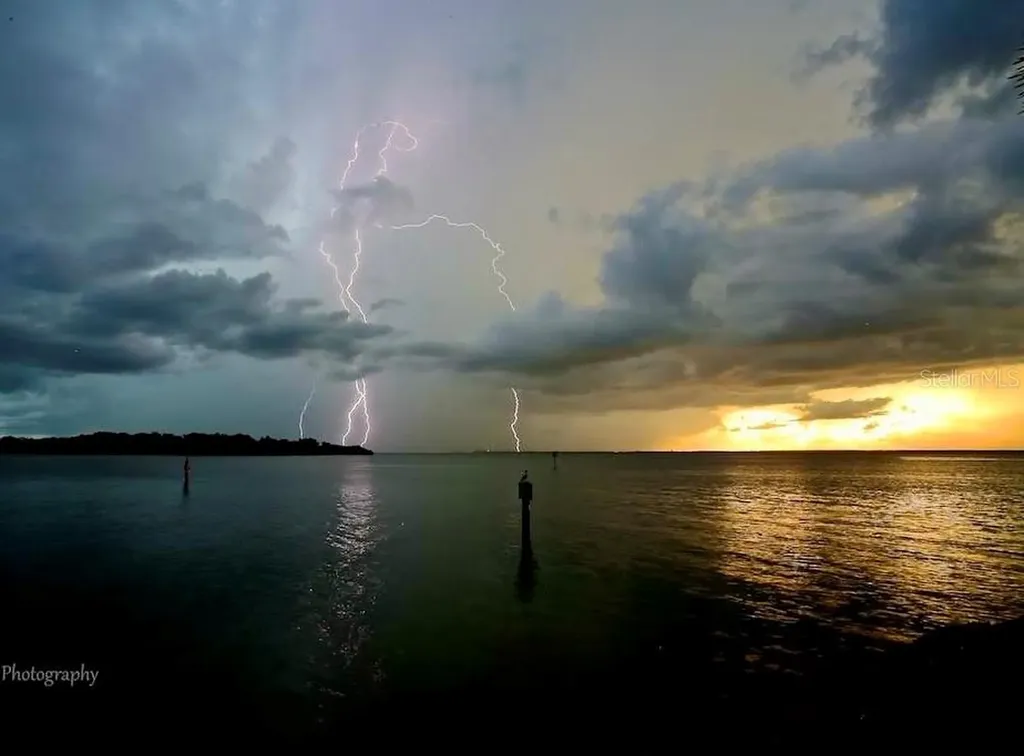 2279 Mermaid Point NE St Petersburg FL 33703