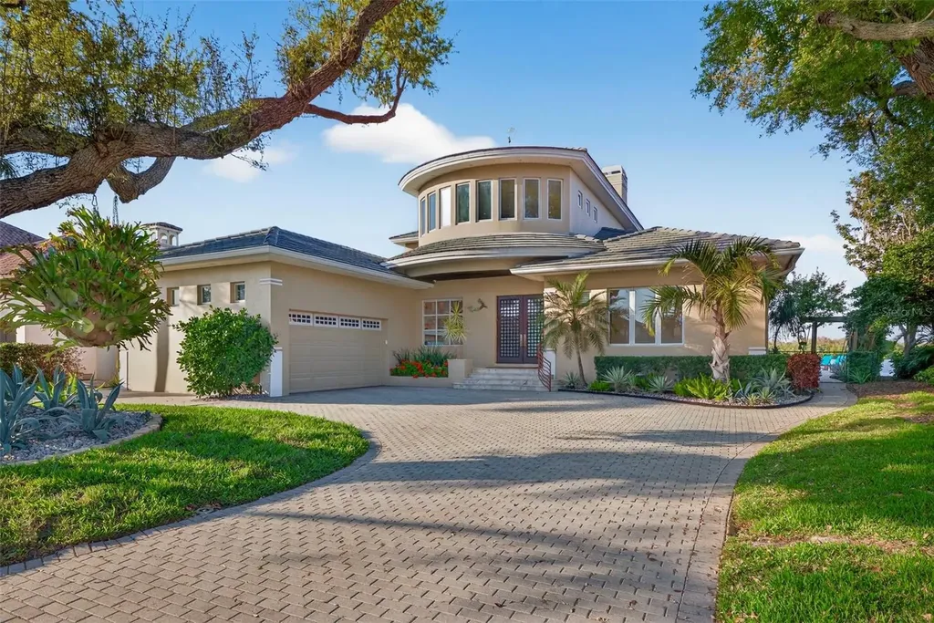 2279 Mermaid Point NE St Petersburg FL 33703